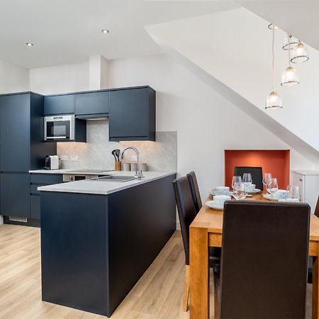 Remodelled Luxury 3 Bed Apartment Абердин Экстерьер фото