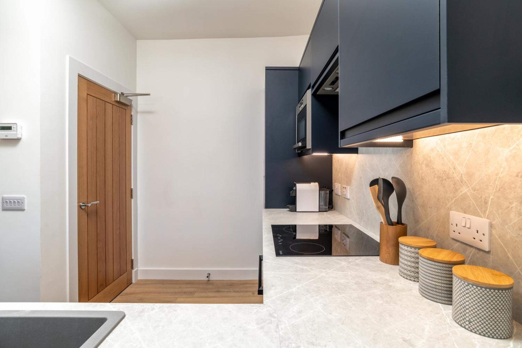 Remodelled Luxury 3 Bed Apartment Абердин Экстерьер фото